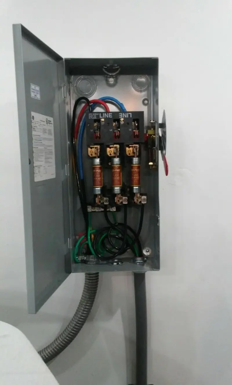 Three-phase disconnect switch installed for Smoke Detector Installation in North Little Rock